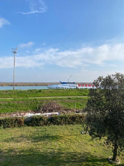 La Cueva Del Faro Hotel Gorino Ferrarese Bagian luar foto